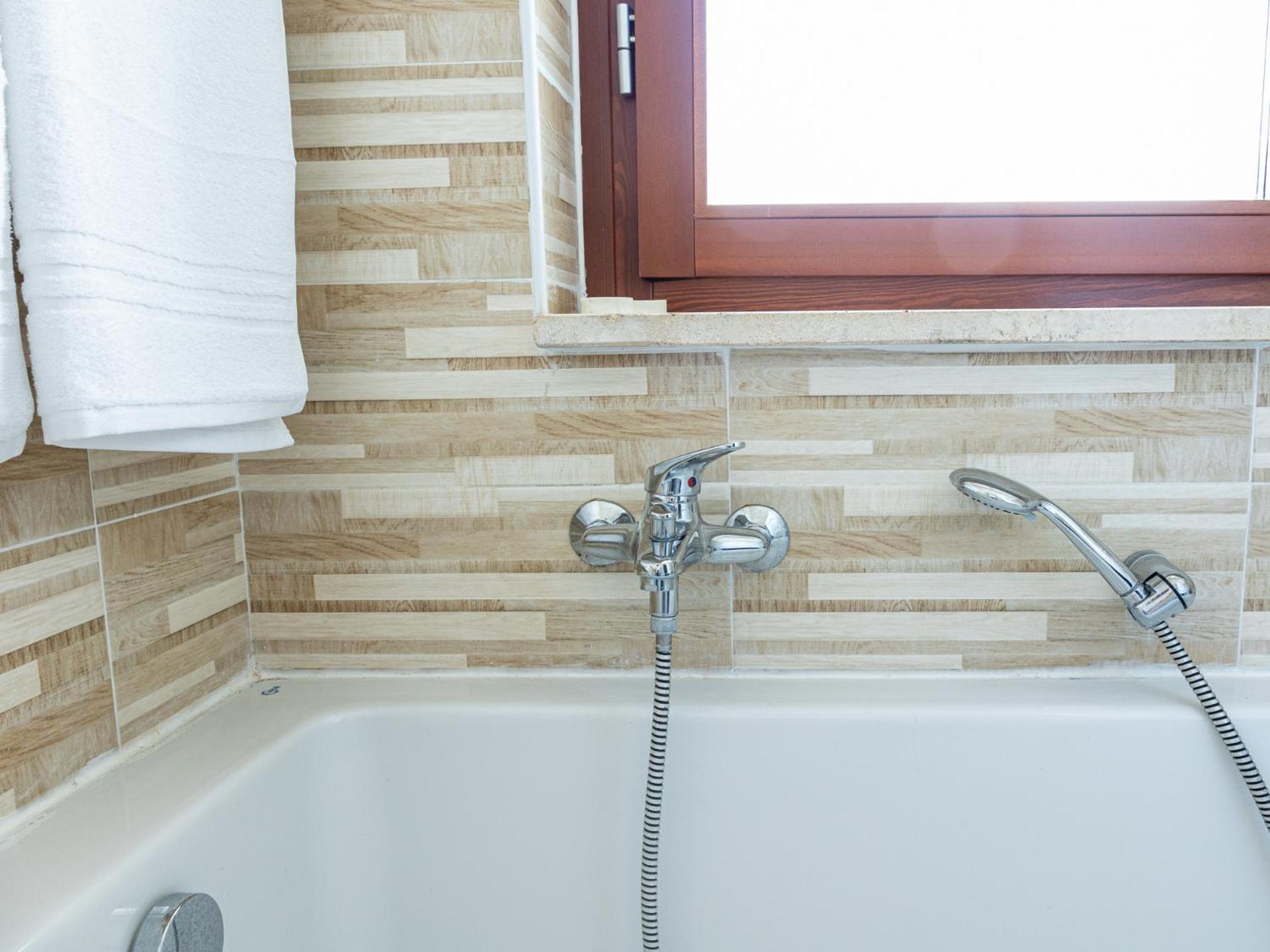 Mrb Real Estate - Maison Ludovica - Monolocale Moderno Con Giardino Frattocchie Luaran gambar