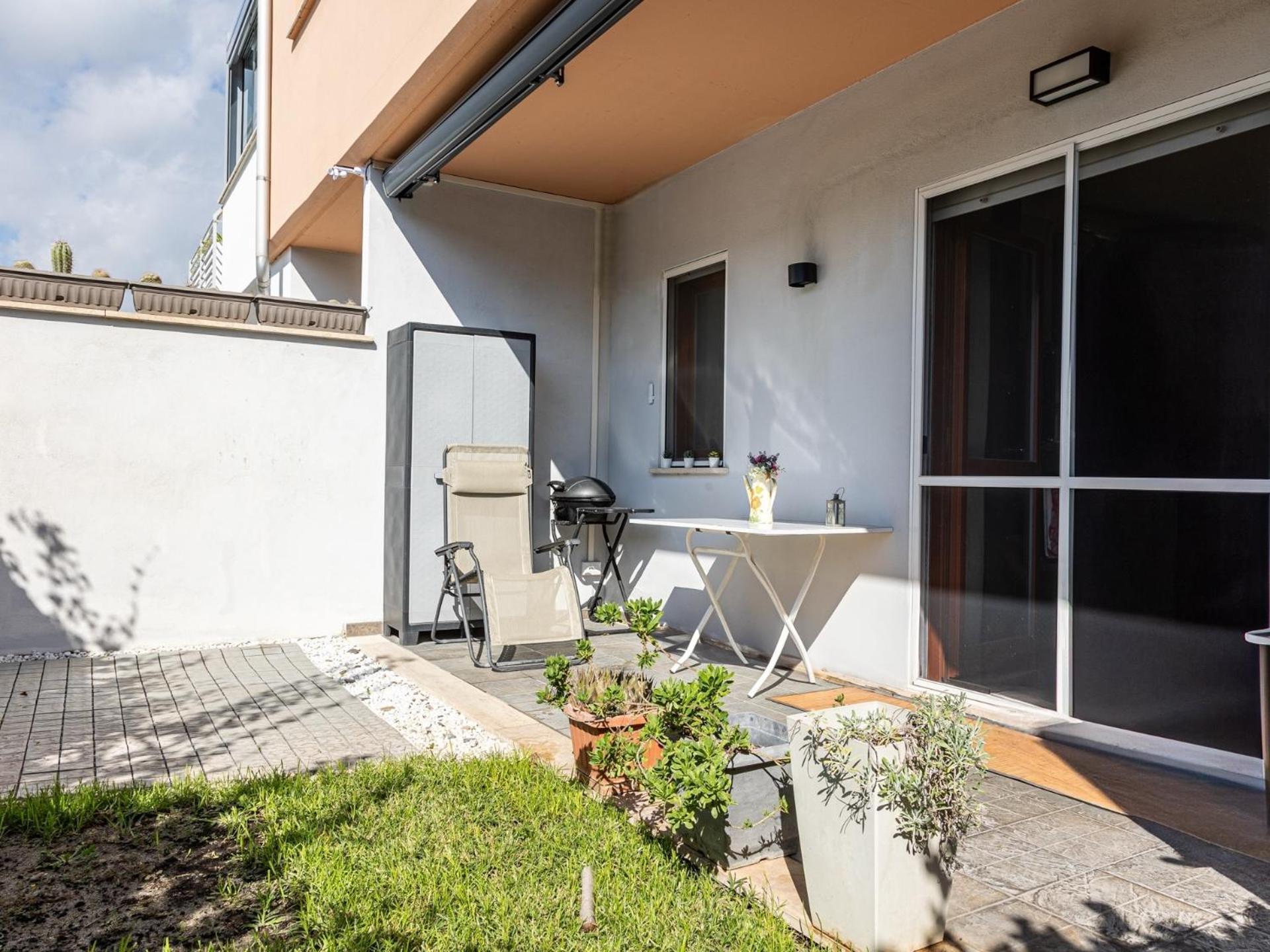 Mrb Real Estate - Maison Ludovica - Monolocale Moderno Con Giardino Frattocchie Luaran gambar